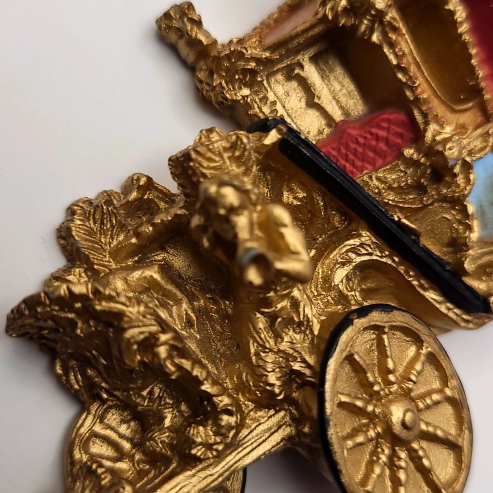 3D Magnet Authentic British Royal Family Gold State Coach Carriage - Picture 6 of 9
